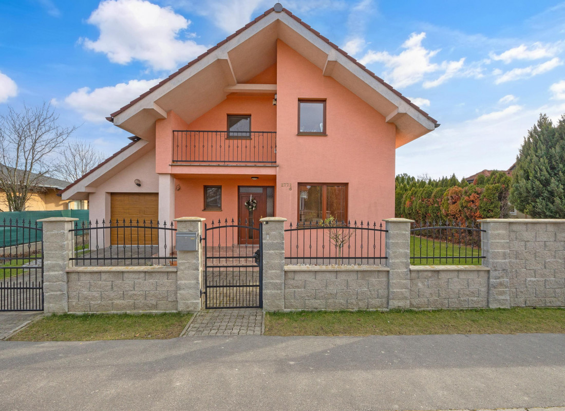 PREDANÉ - Pekný 5-izbový rodiný dom v centre Dunajskej Lužnej