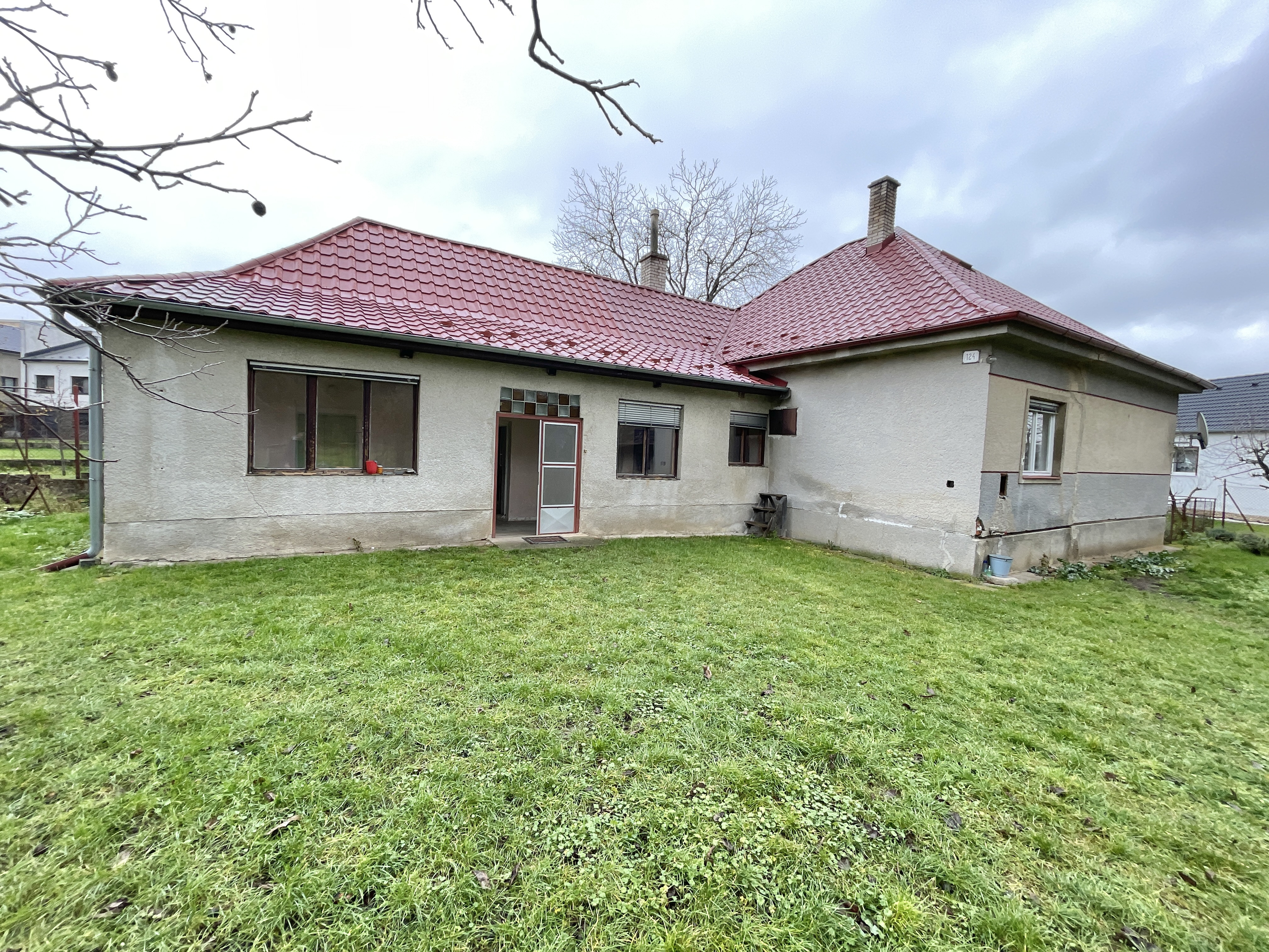 Rodinný dom na veľkom pozemku v Trenčianskych Bohuslaviciach