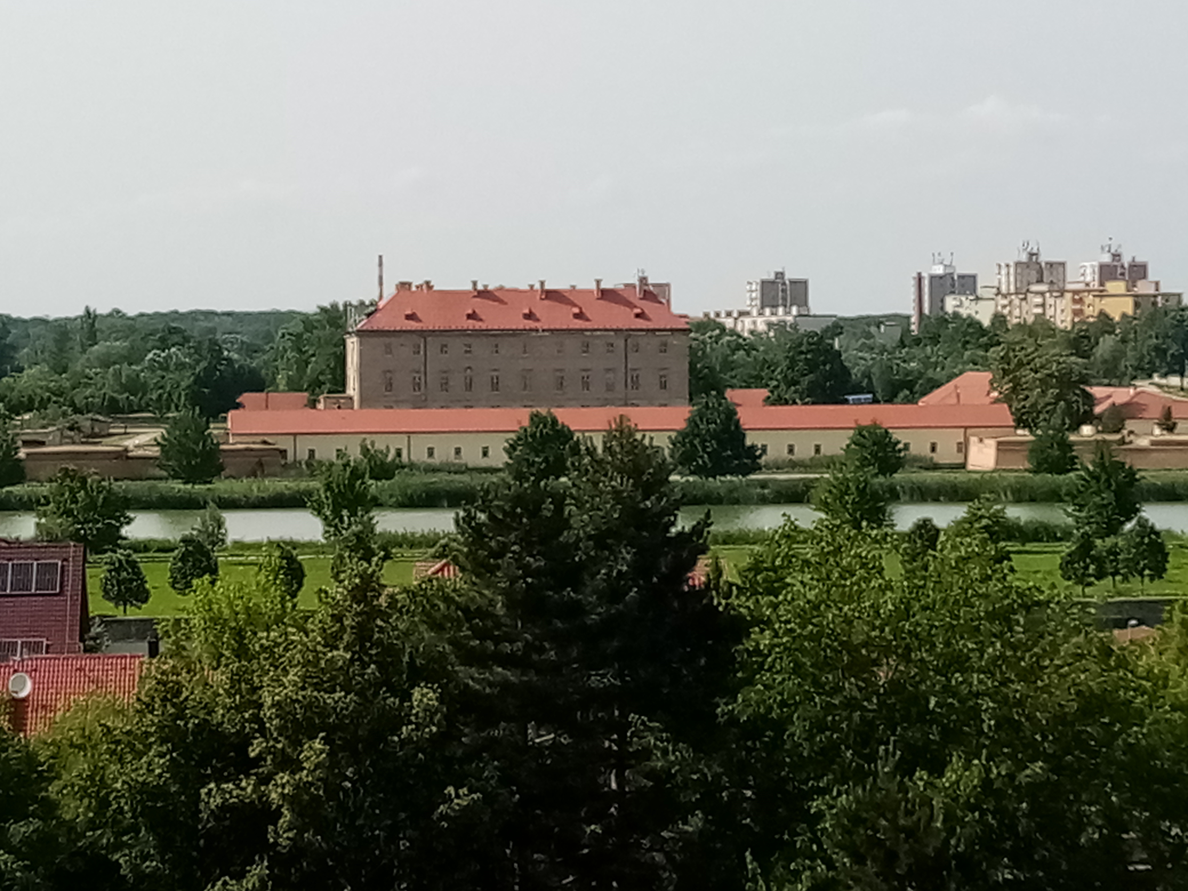 Realitná kancelária PEGAS REAL Vám ponúka na predaj 3-izbový byt na ulici Pri kaštieli v Holíči.