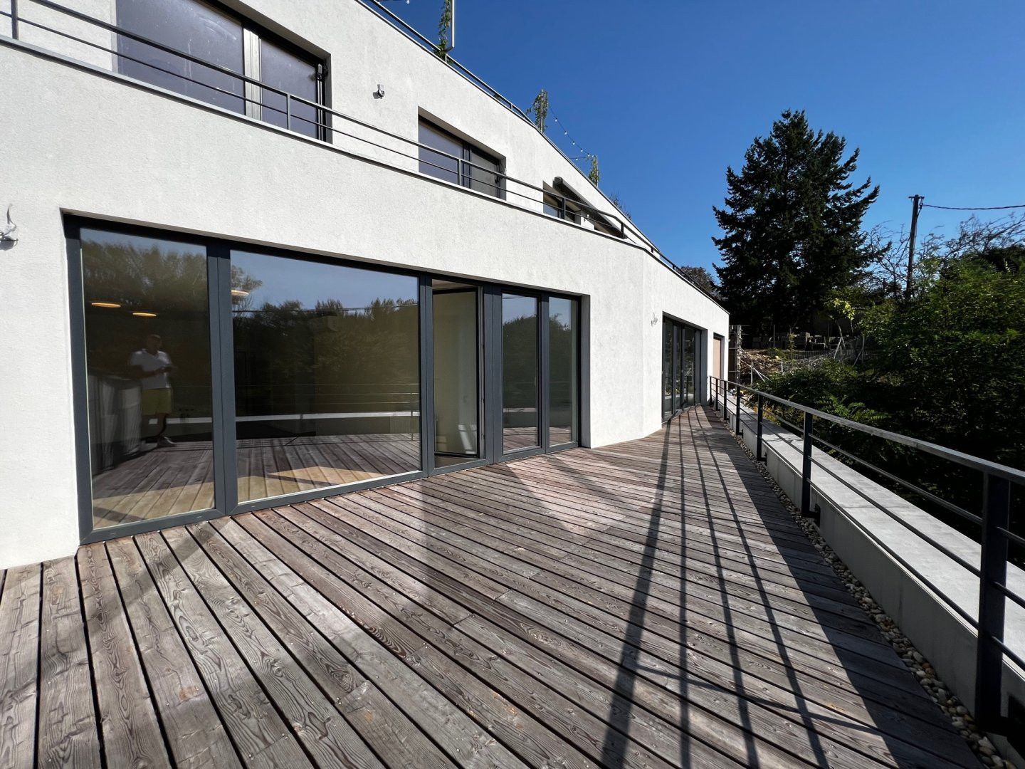 PREDANÉ : Krásny 4 izbový byt (143 m2) s terasou v nadštandarde