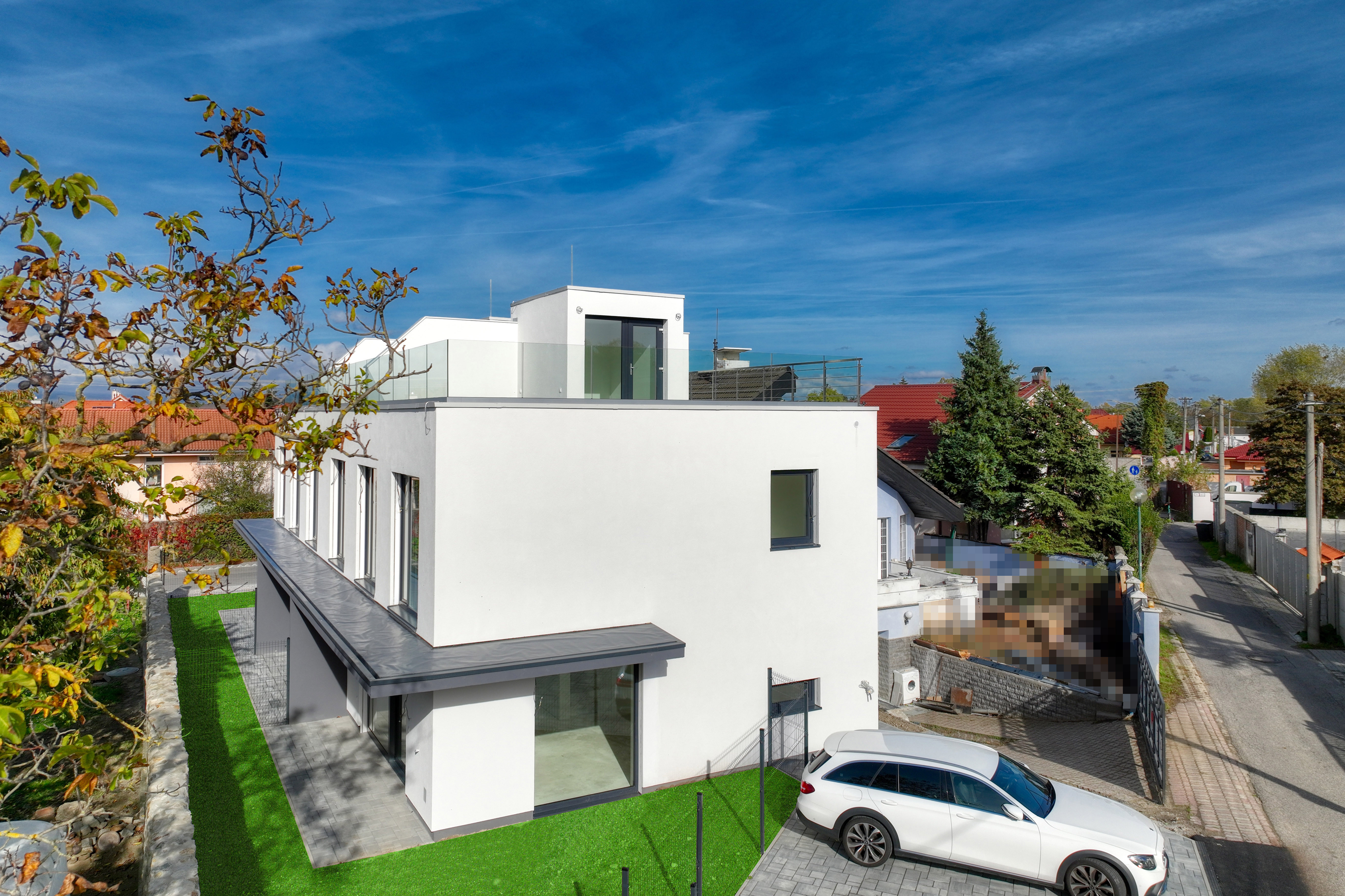Rodinný dom s terasou s panoramatickým výhľadom - VIDEO