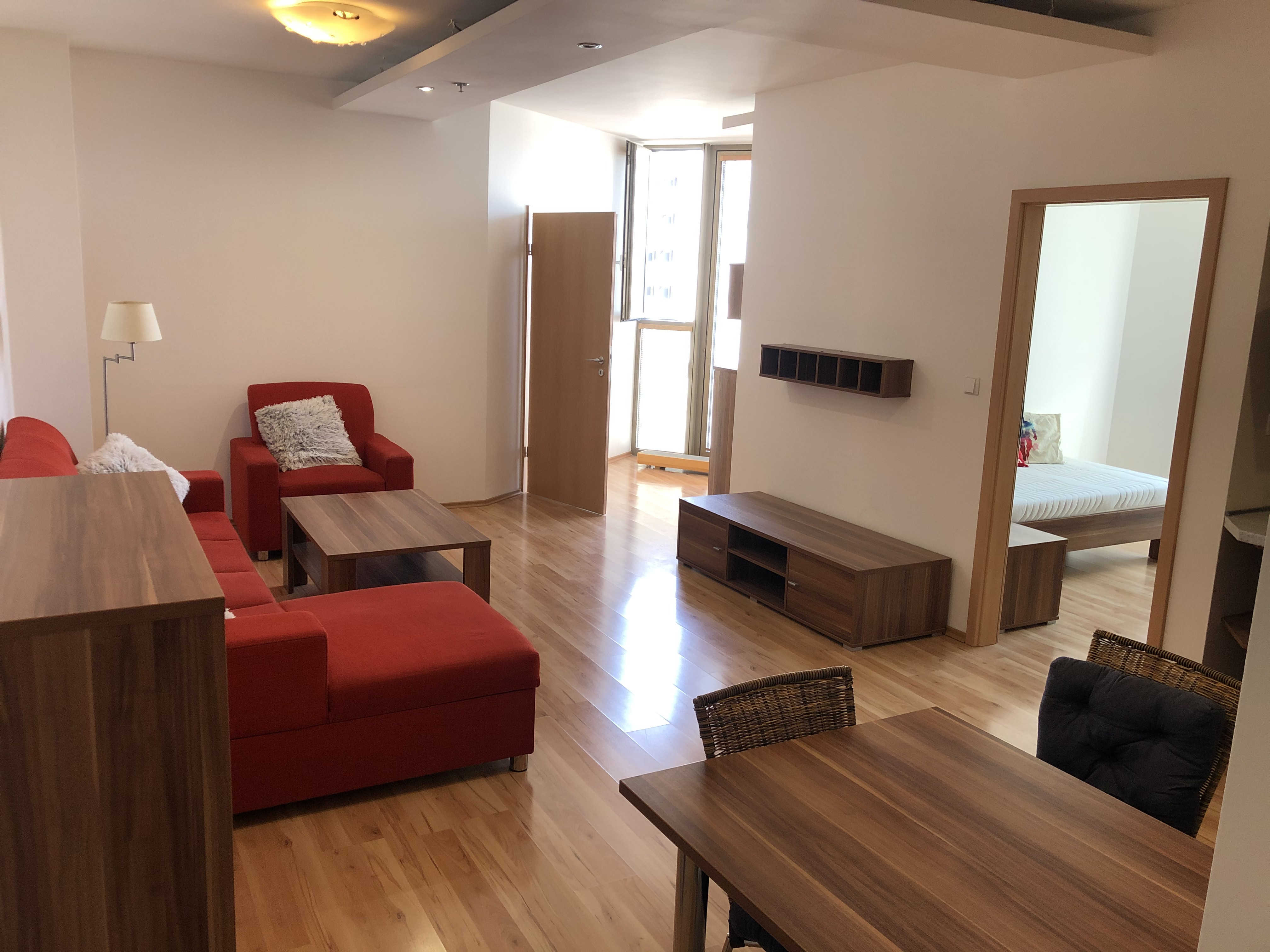 Ponúkame na prenájom 2 izbový apartmán vo Vienna Gate s  parkovaním