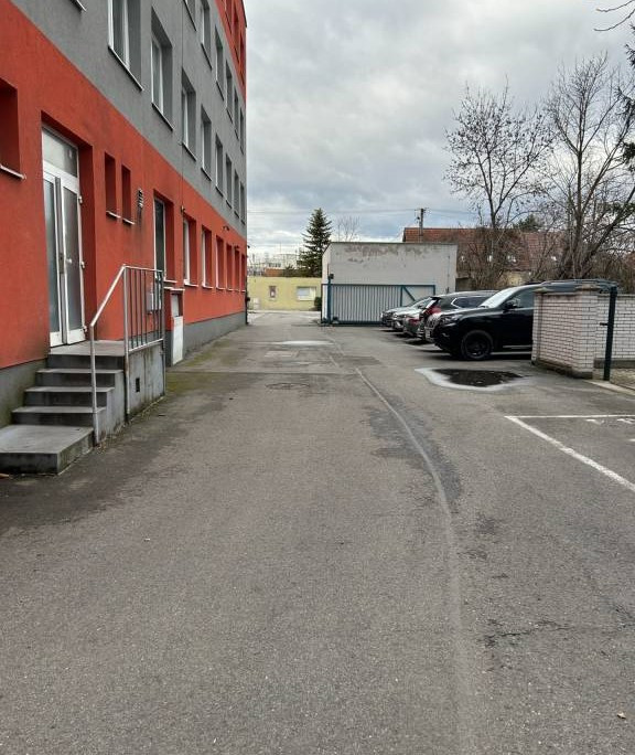 Skladový priestor v Ružinove na Strojníckej ulici v Bratislave