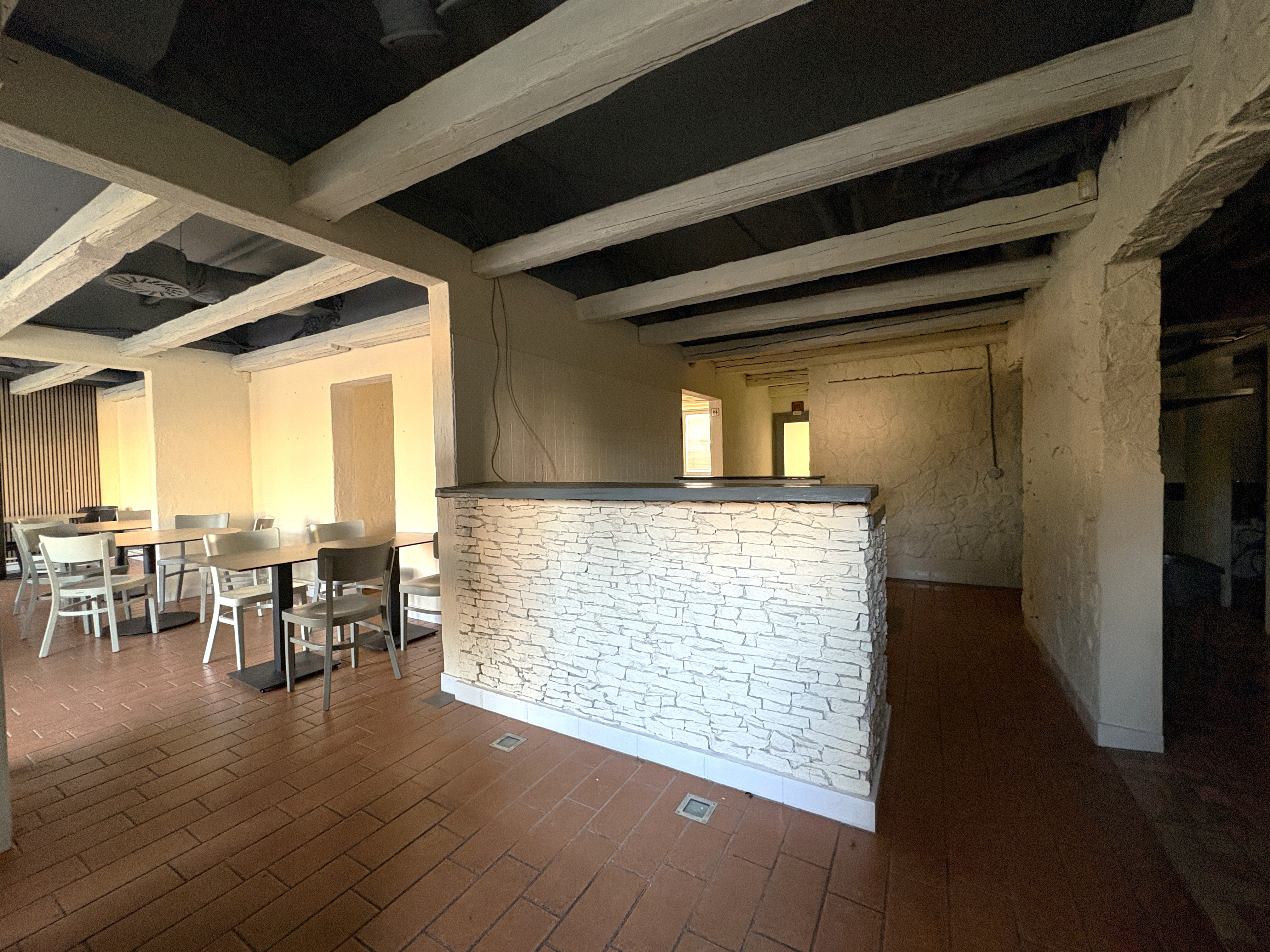 Gastro priestor so zariadením v Ružinove-Mierová ulica