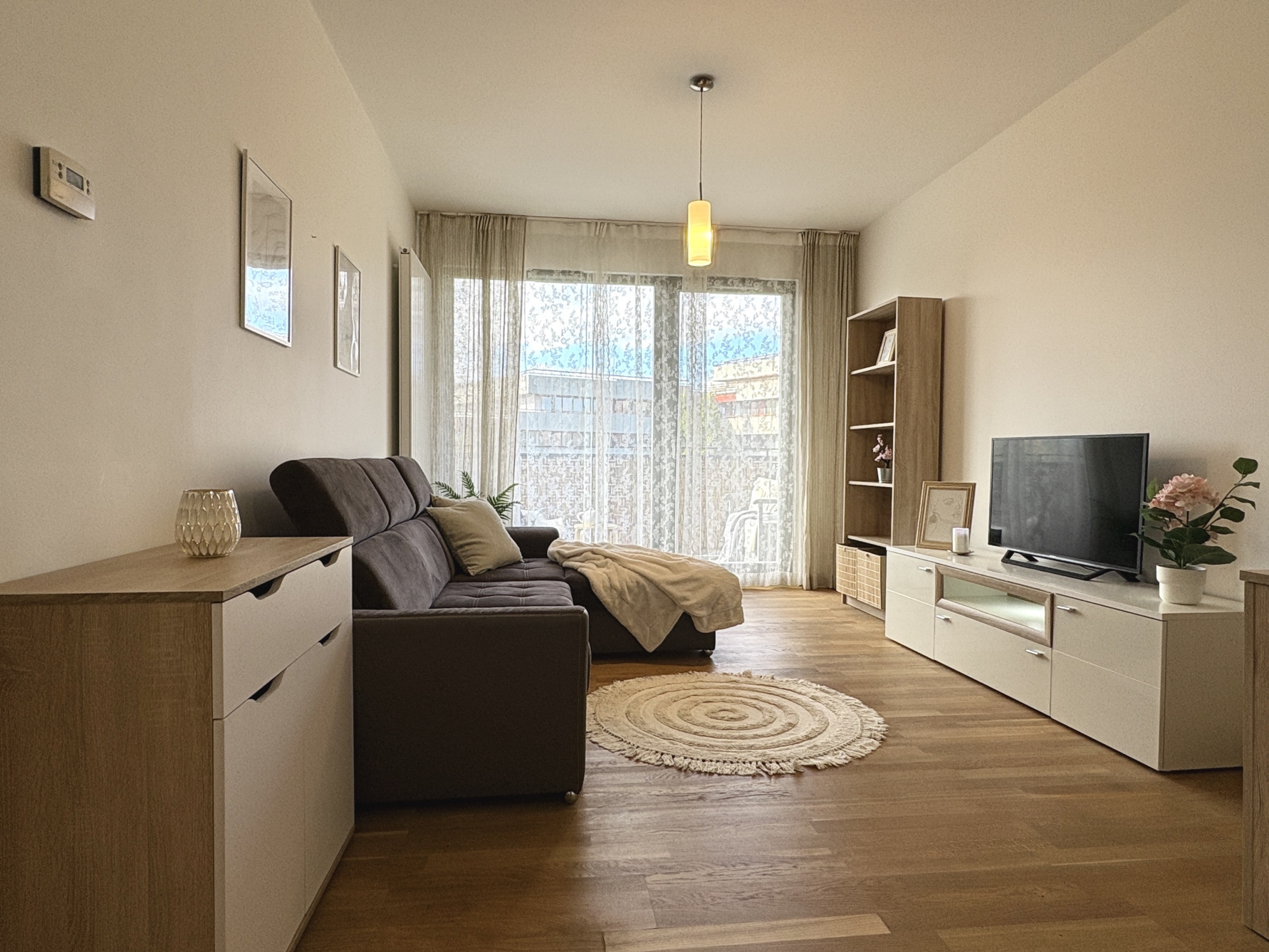 Slnečný, kompletne zariadený 3-izbový byt s balkónom v Cubicon Gardens