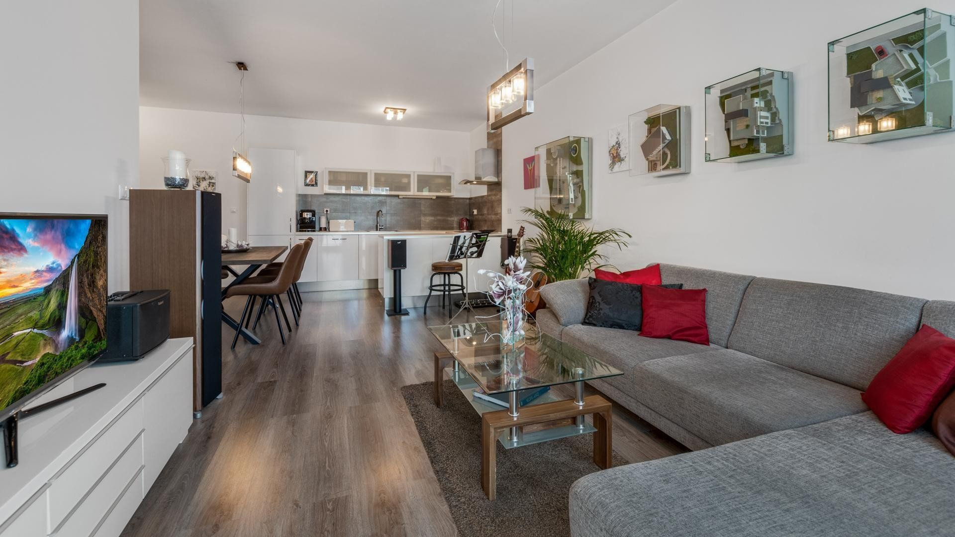 3 izbový byt  v Ružinove s parkingom - VIDEO