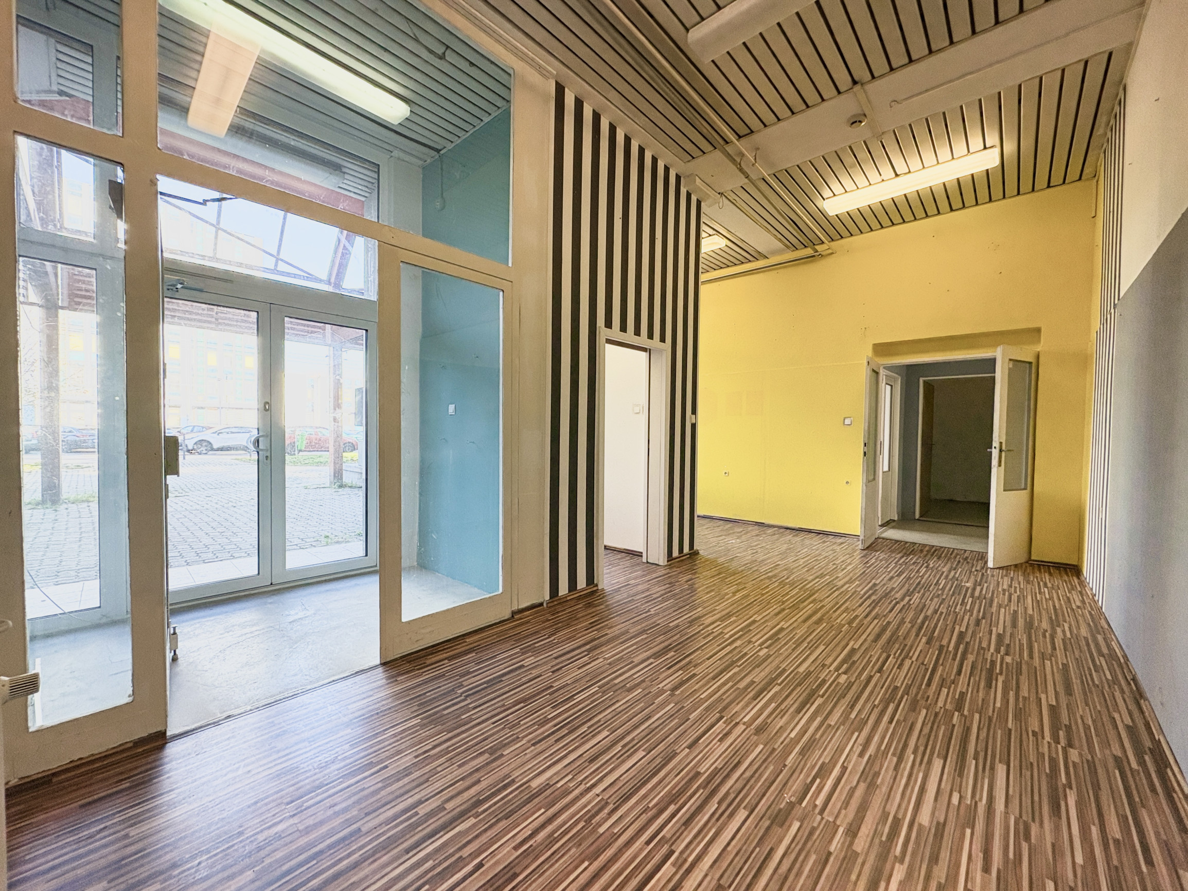 Obchodný priestor na prenájom v Ružinove -video