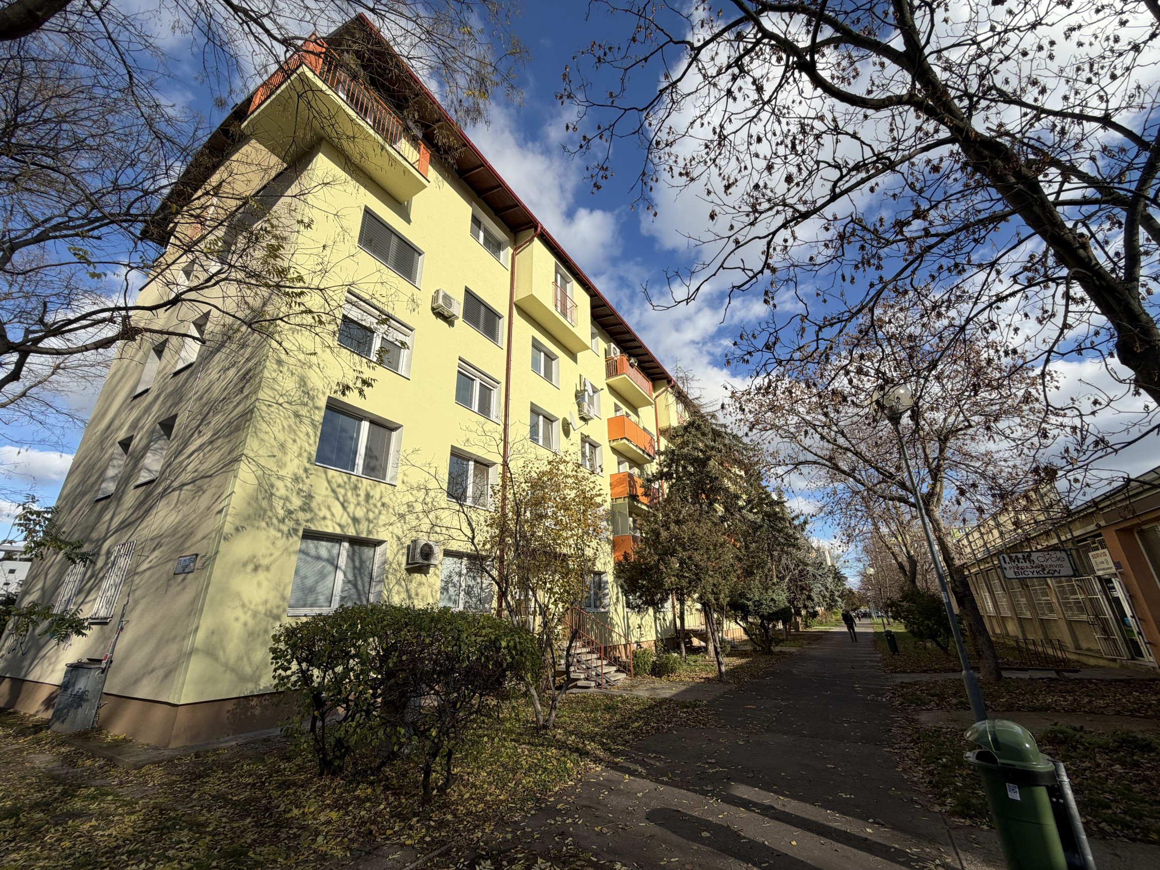 3-izbový byt v pôvodnom stave v Ružinove, Exnárova ul.