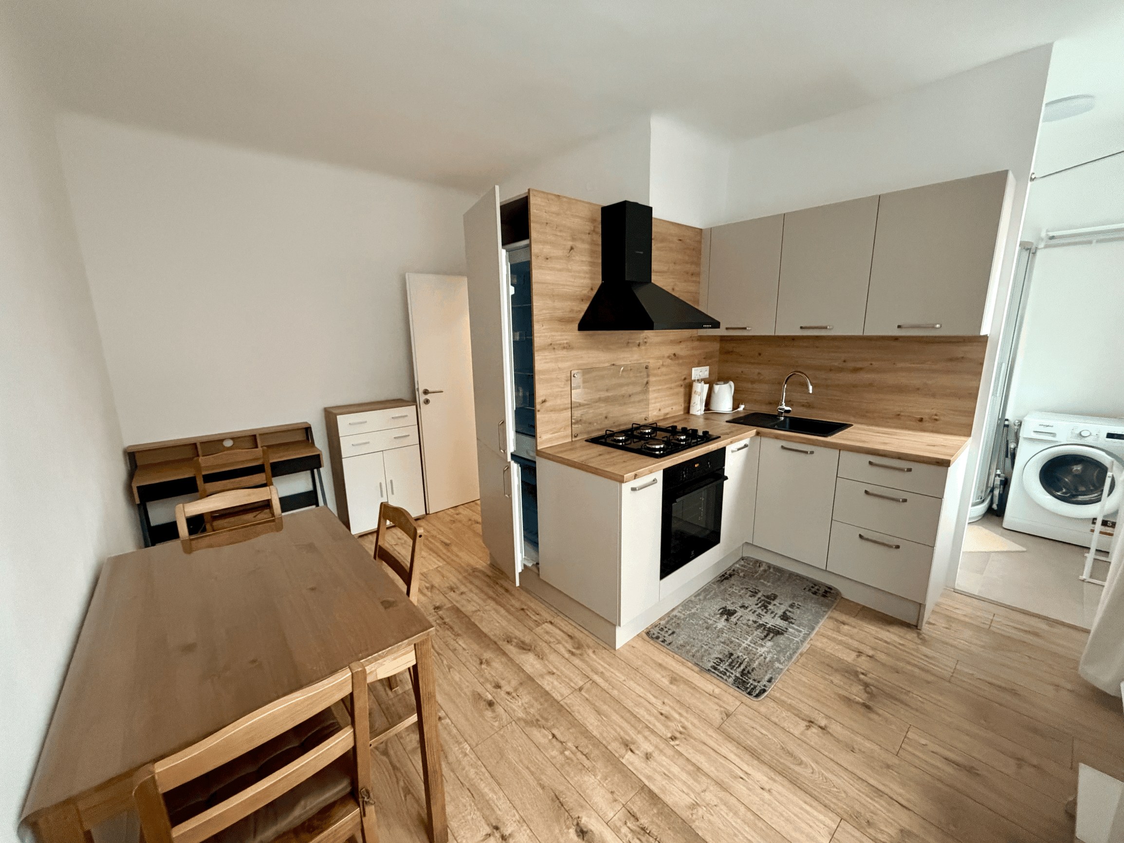 Zariadený, prerobený 1. izbový byt, Bratislava- Nové mesto.