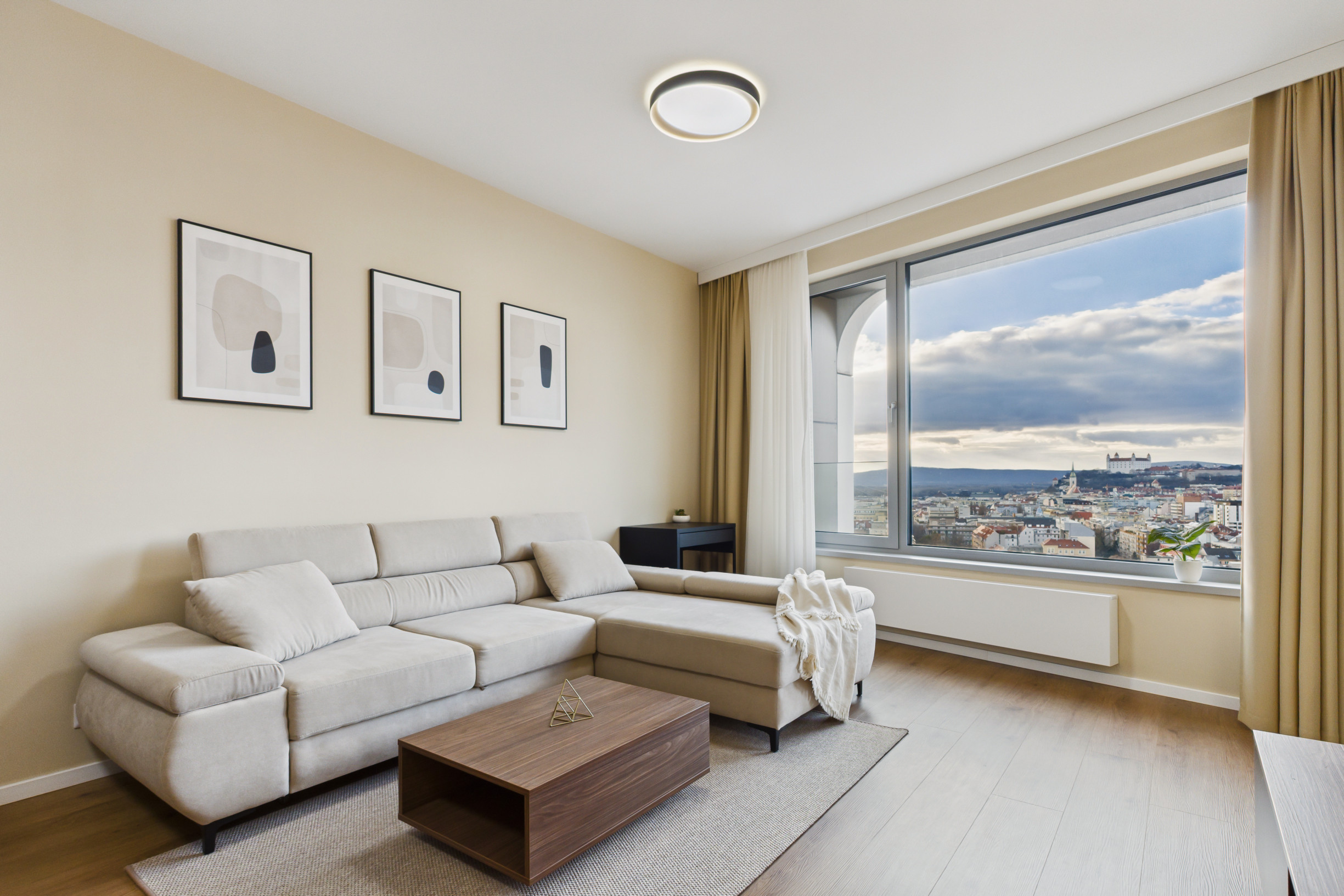 Štýlový 2-izbový byt (50 m²) s úžasným výhľadom na Bratislavský hrad v SKY PARKU