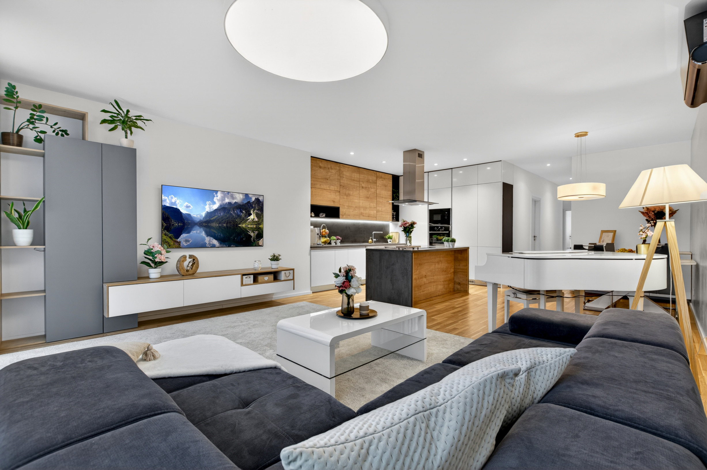 Prémiový veľkometrážny kompletne zariadený 3i byt s balkónom v Ružinove