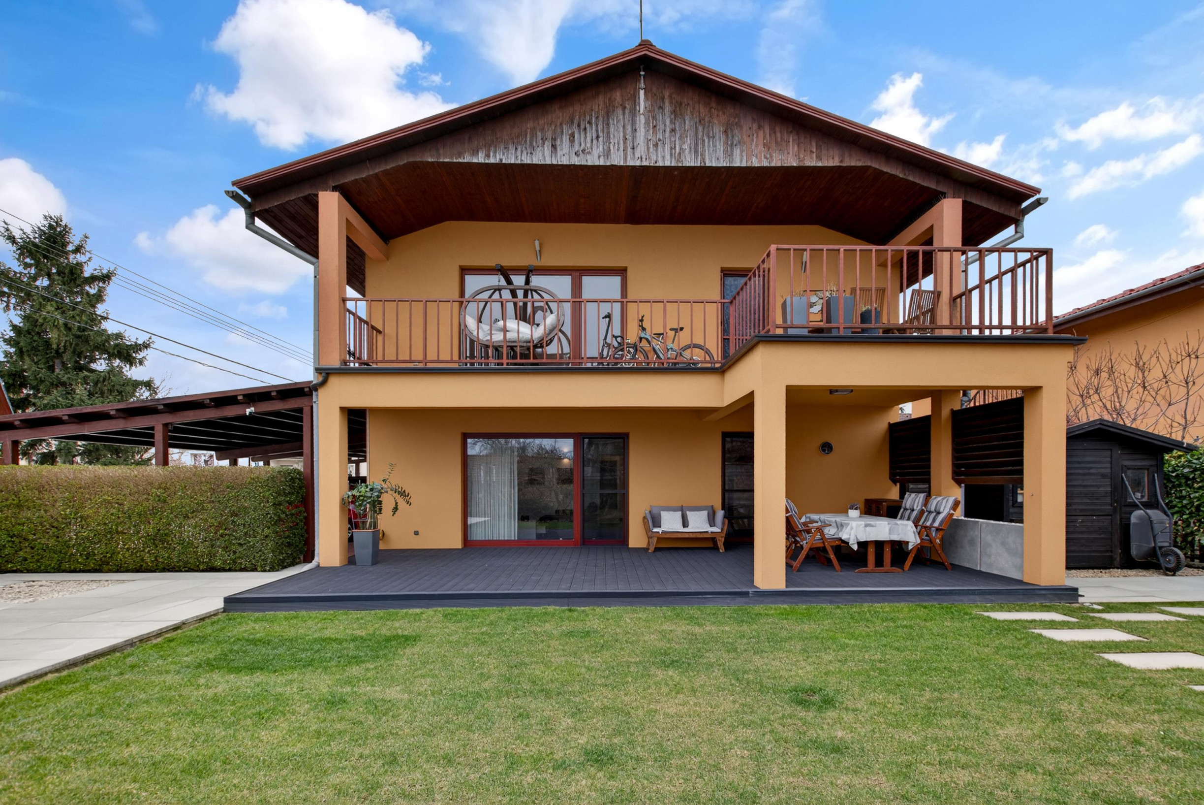 4-izbový byt so záhradou a veľkou terasou v rodinnom dome v Ivanke pri Dunaji - VIDEO