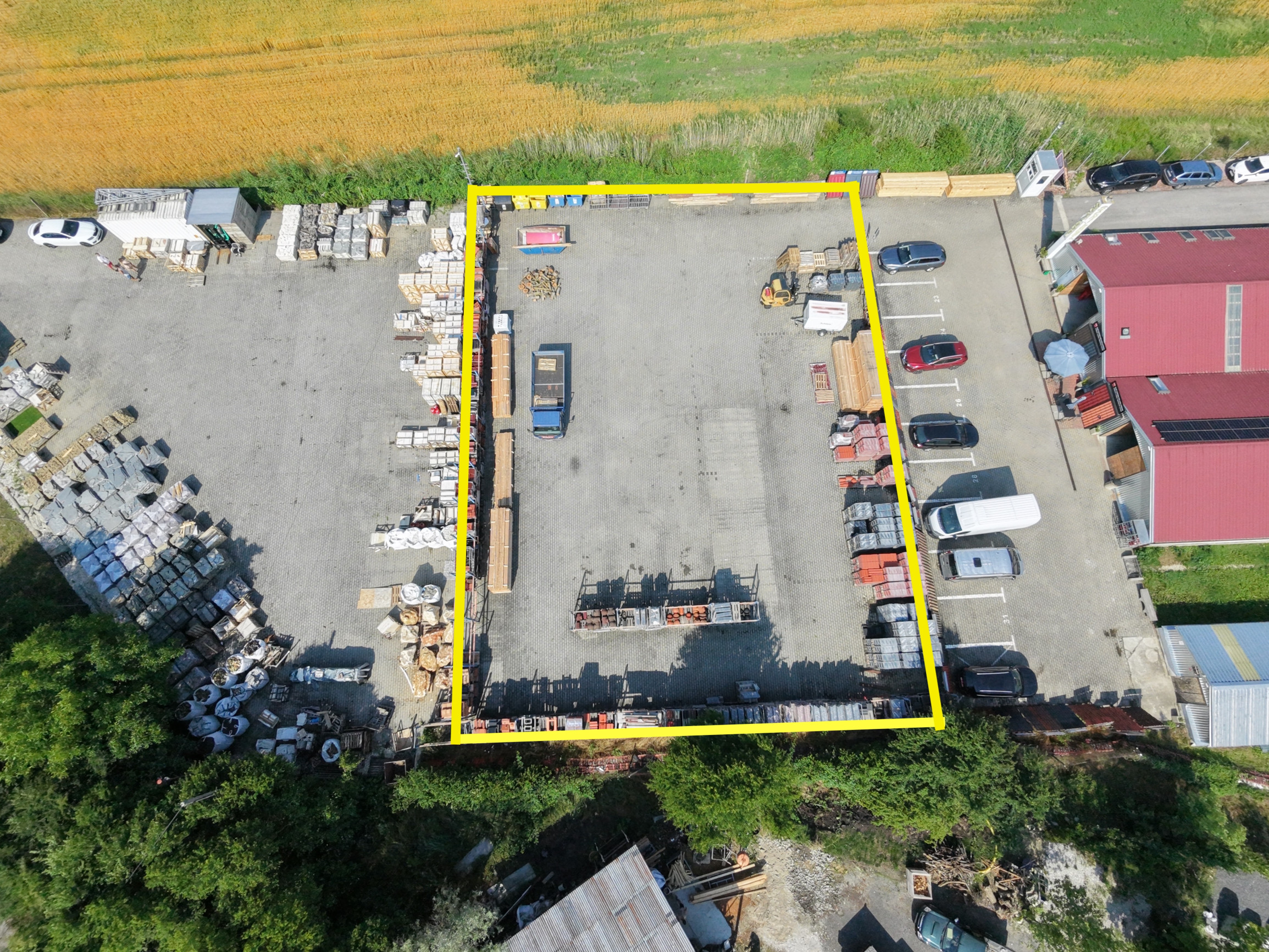 Spevnená plocha 1 050 m² pre nákladné autá, kontajnery a skladovanie – Záhorská Bystrica, D2