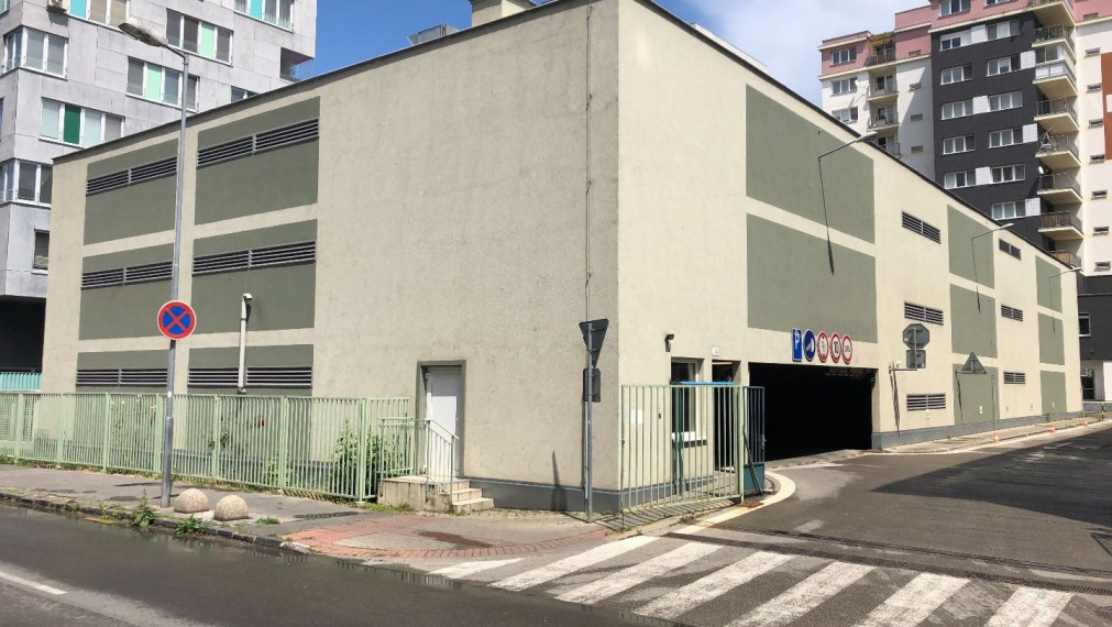 Garážové státie v parkovacom dome v Ružinove na Mraziarenskej ulici