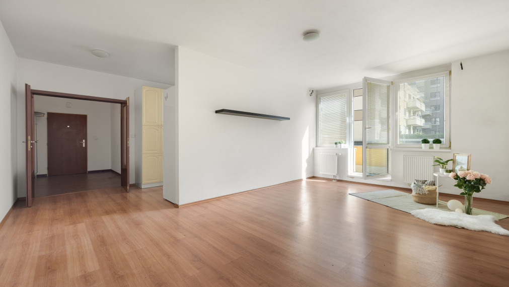 Veľký 2-izbový byt - Galvaniho dvory, Bratislava