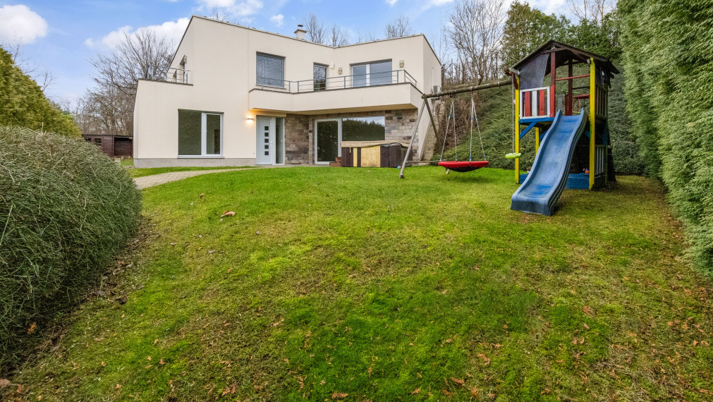 Na prenájom 6-izbový rodinný dom - Strmý Vŕšok, Záhorská Bystrica