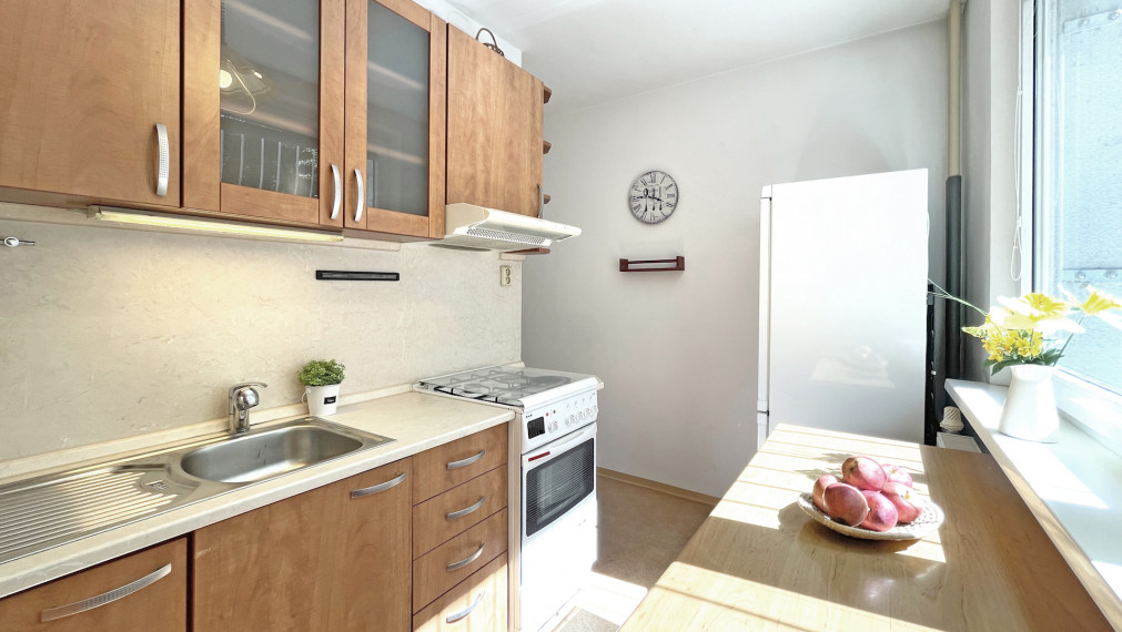 **PREDANÝ** Priestranný 2i byt priamo pri lese, Petržalka-Ovsište