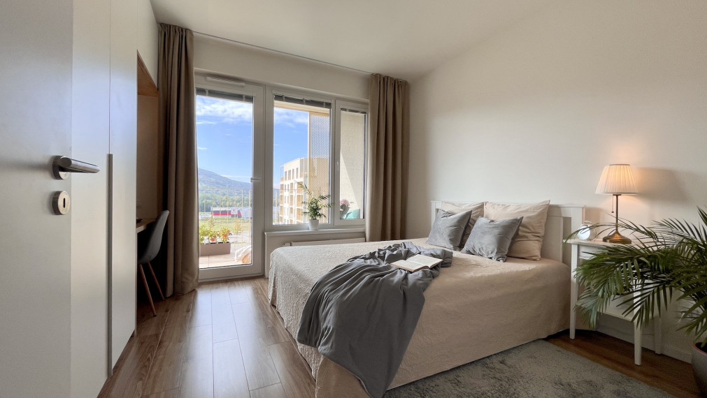 **PREDANÝ** Priestranný kompletne zariadený 2i byt v novostavbe Bory - Nový Dvor