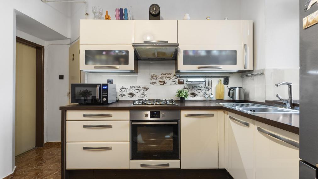 PREDANÉ -  2-izbový staromestský byt v úplnom centre BA.