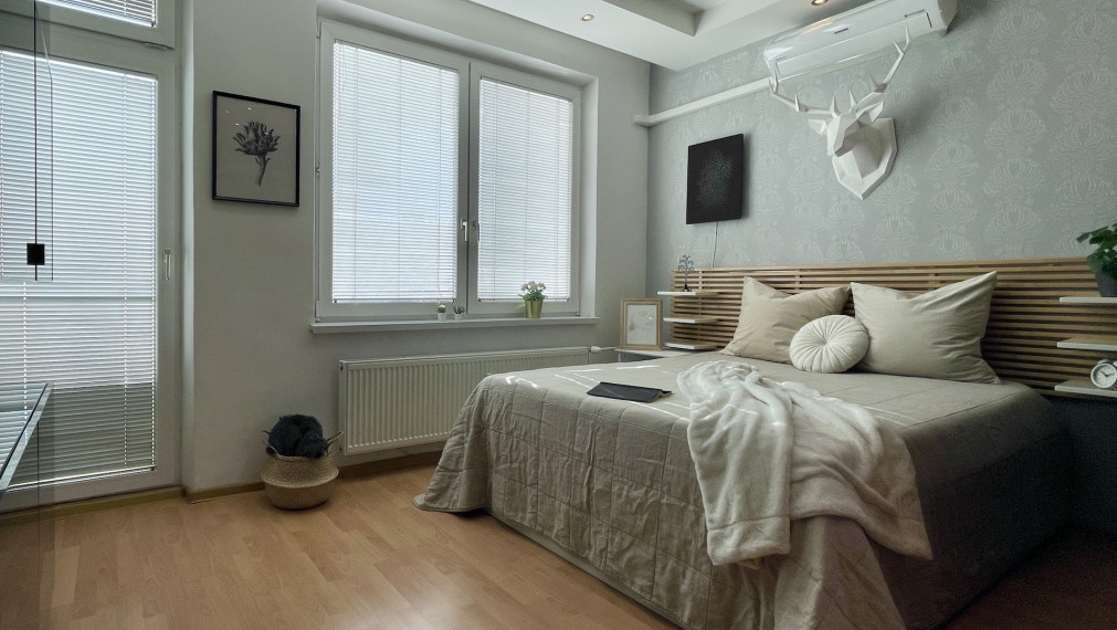 **PREDANÝ** Priestranný, kompletne zariadený 3i byt s dvoma loggiami, Dopravná ul., Rača