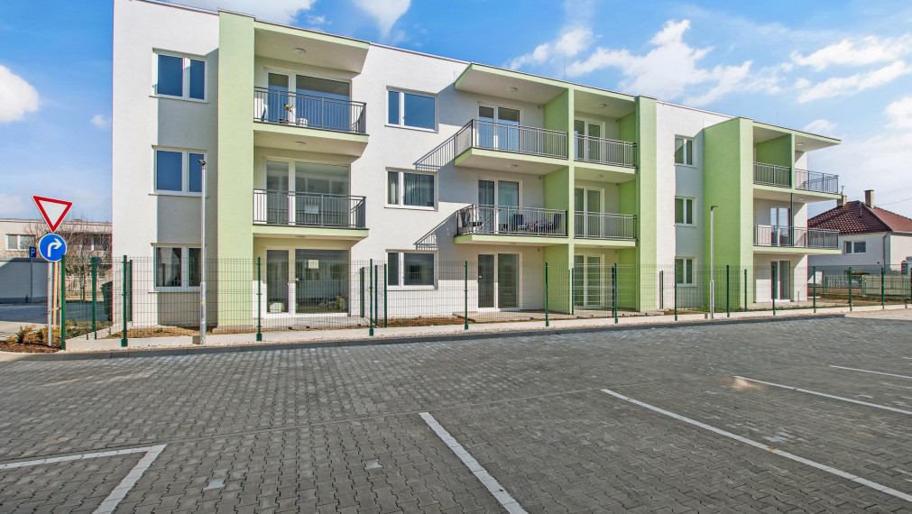 ŠTANDARD V CENE NA POSLEDNÉ 3 IZBOVÉ BYTY - ĎATELINISKÁ