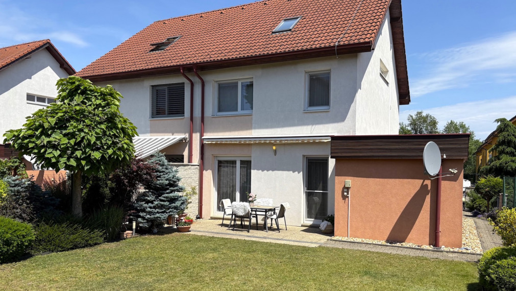 **PREDANÝ** Slnečný 5i rodinný dom so záhradou a garážou v príjemnom tichom prostredí DNV v časti Paulinské