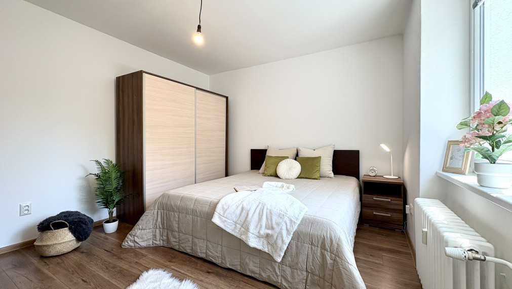 **PREDANÝ** Priestranný 2i byt s balkónom neďaleko Horského parku, Sokolská ul.