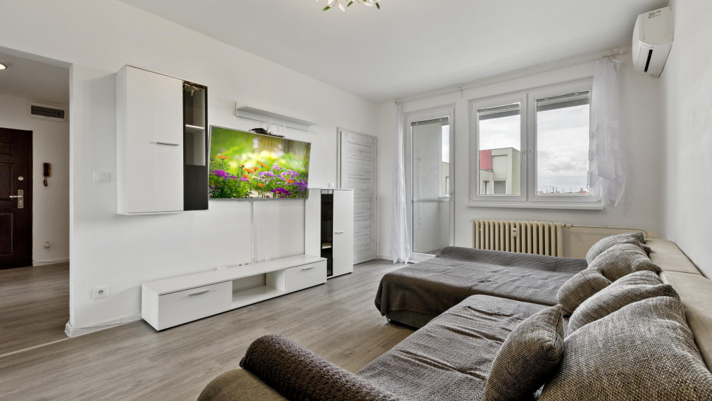 REZERVOVANÉ 3-izbový byt po kompletnej rekonštrukcii s loggiou - VIDEO