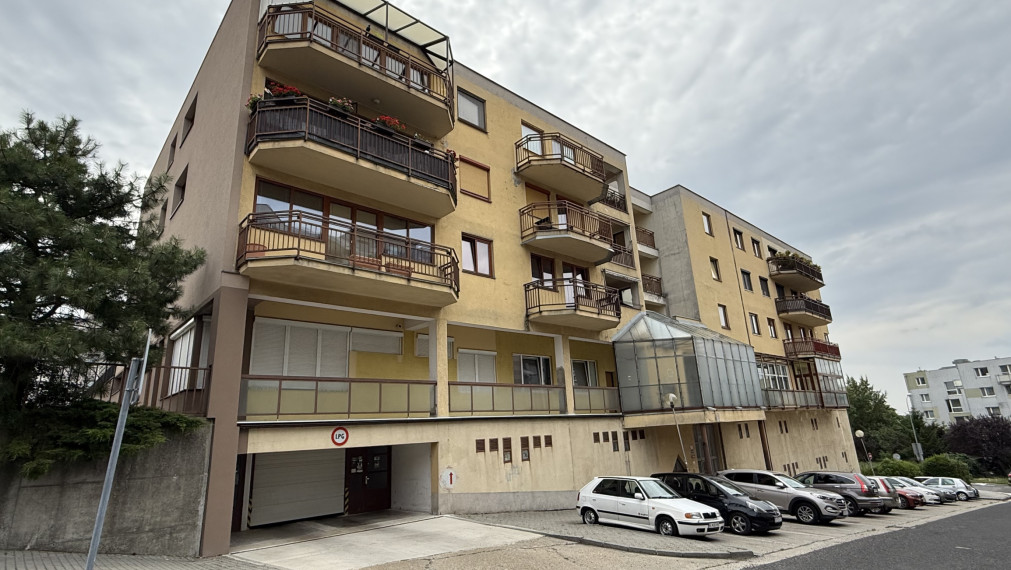 Samostatná garáž Dlhé Diely - Hlaváčikova ulica