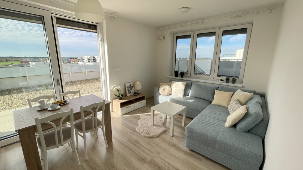 🏡 Prenájom krásneho, slnečného 3-izbového strešného bytu s terasou v Miloslavove