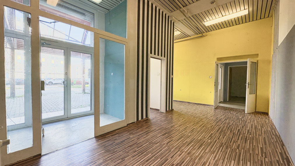 Obchodný priestor na prenájom v Ružinove -video