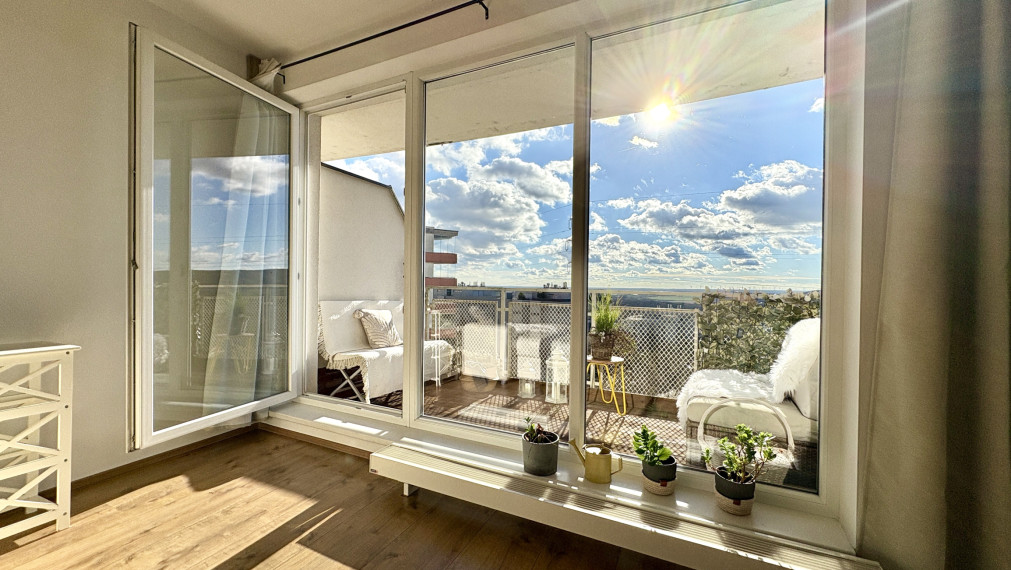 Priestranný 2,5i byt s unikátnym výhľadom z terasy - VIDEO