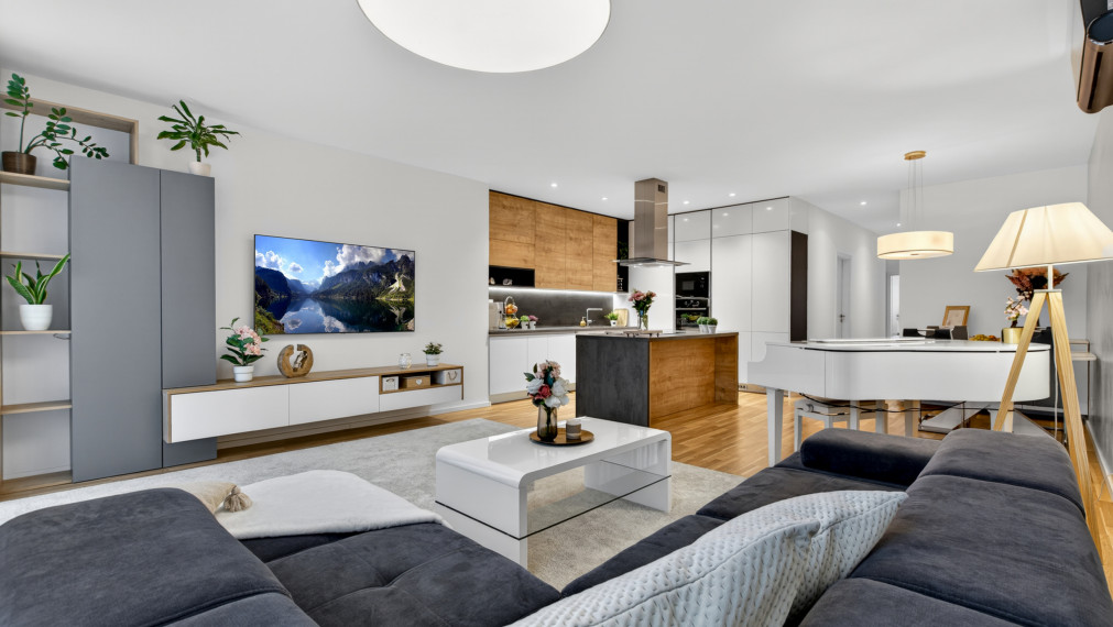 Prémiový veľkometrážny kompletne zariadený 3i byt s balkónom v Ružinove