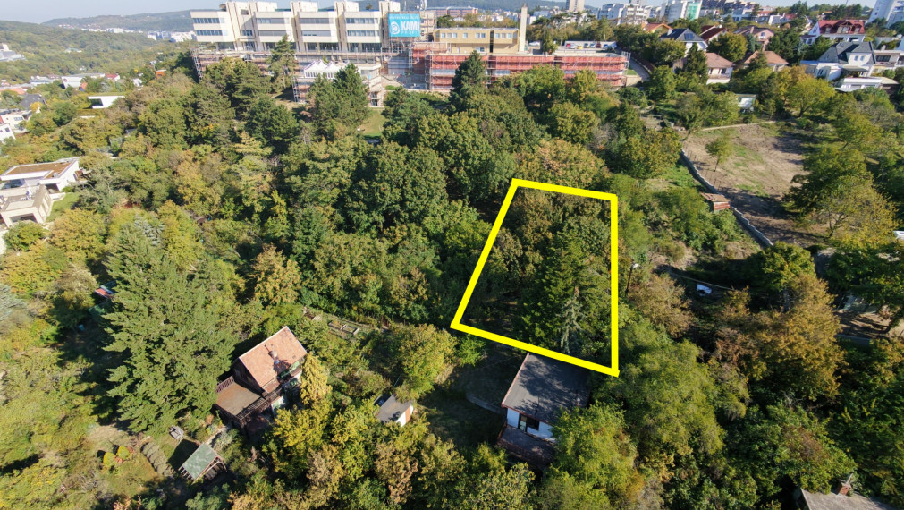 Pozemok s výhľadom na Hradnom kopci. Bôrik, Bratislava