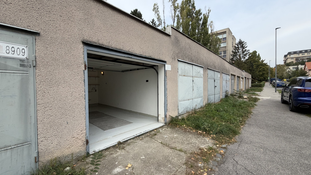 Garáž na predaj - 20m2, BA - Rača - Hlinícka ul.