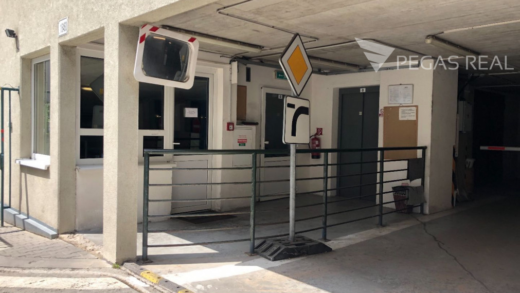 Garážové státie v parkovacom dome v Ružinove na Mraziarenskej ulici