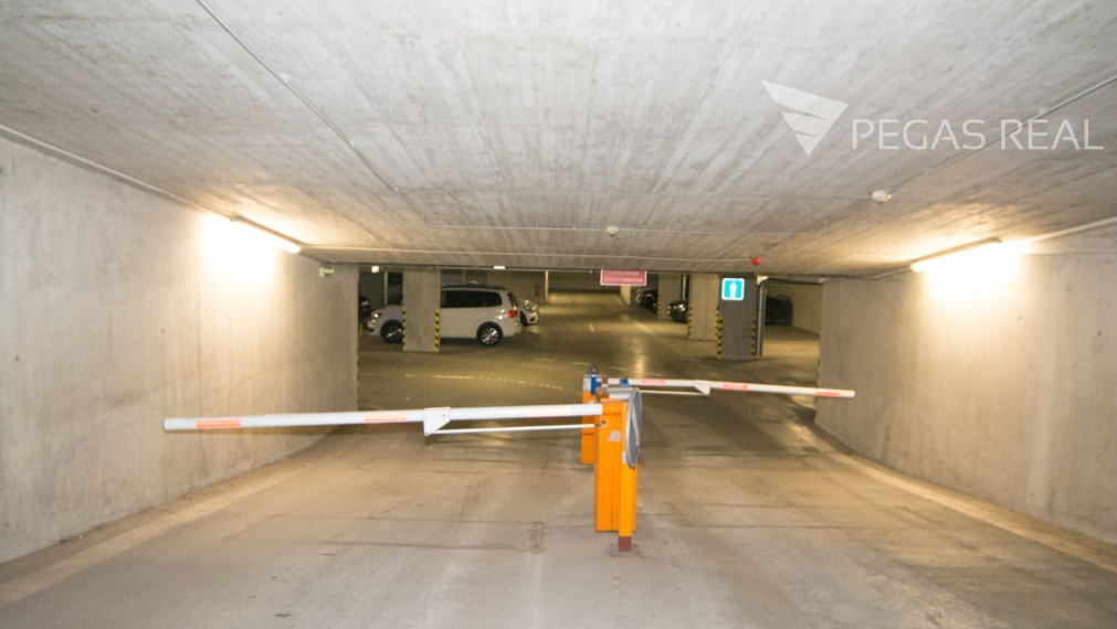 Garážové státie v parkovacom dome v Ružinove na Mraziarenskej ulici