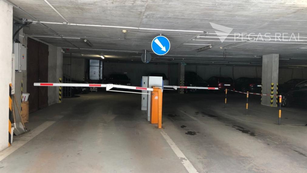 Garážové státie v parkovacom dome v Ružinove na Mraziarenskej ulici