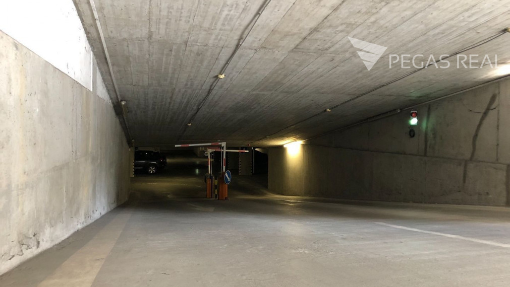 Garážové státie v parkovacom dome v Ružinove na Mraziarenskej ulici