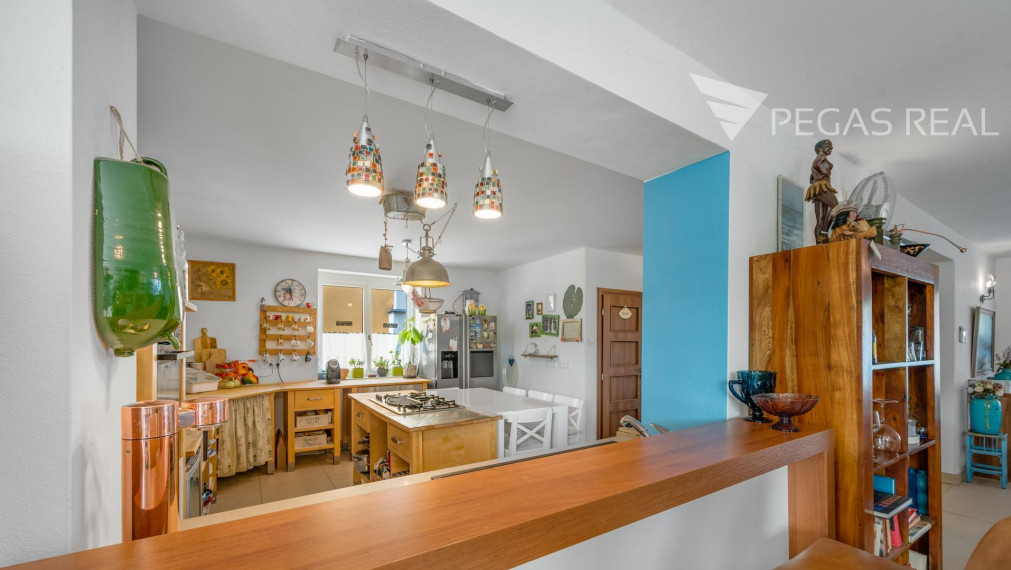 Rodinný dom s bazénom a veľkým pozemkom