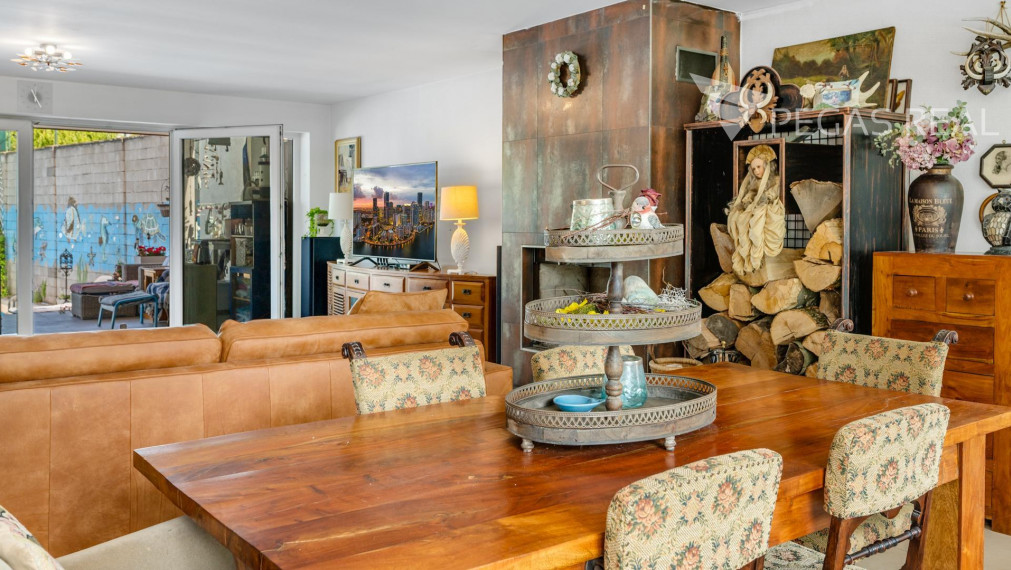 Rodinný dom s bazénom a veľkým pozemkom