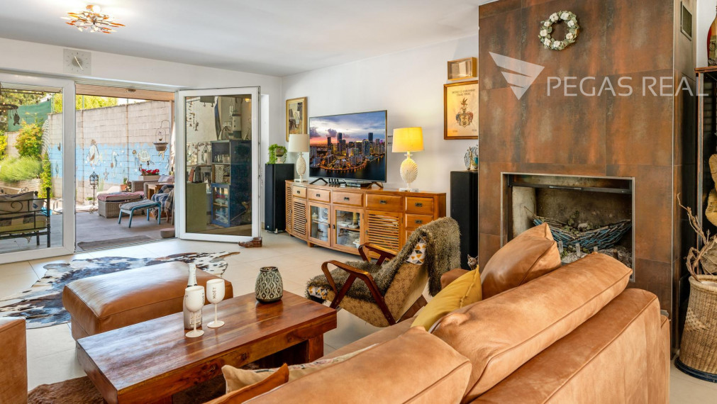 Rodinný dom s bazénom a veľkým pozemkom