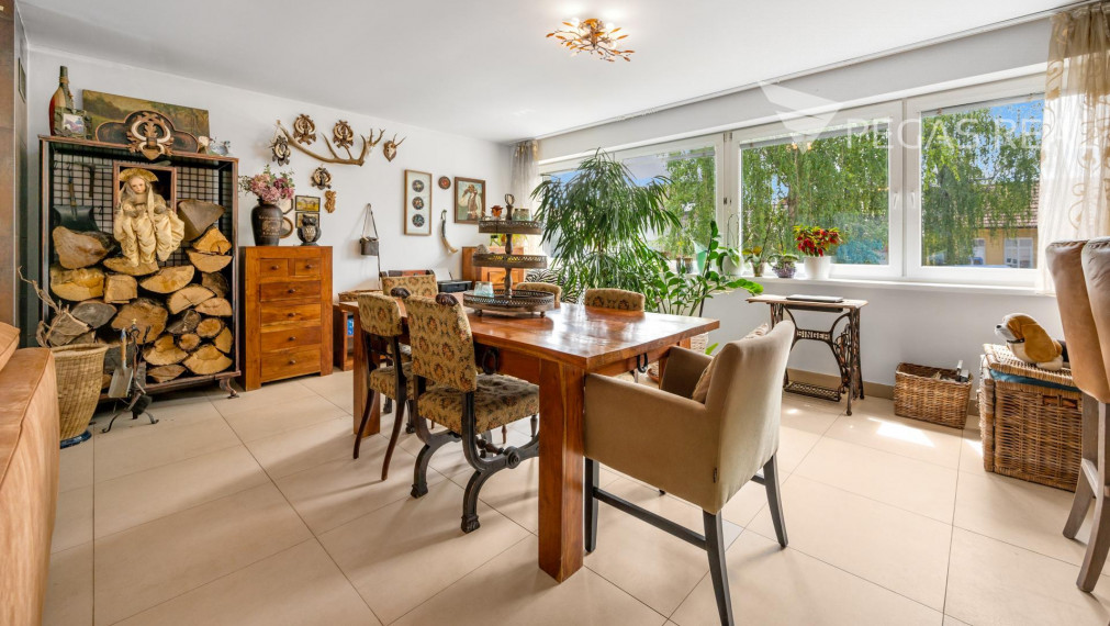 Rodinný dom s bazénom a veľkým pozemkom