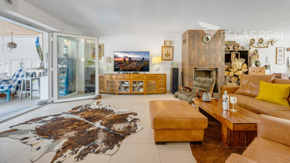 Rodinný dom s bazénom a veľkým pozemkom