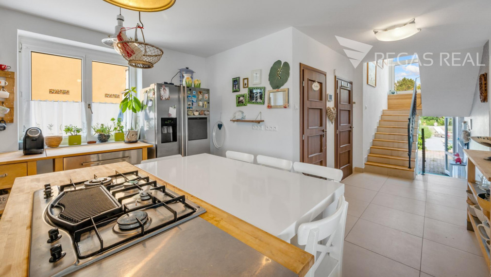 Rodinný dom s bazénom a veľkým pozemkom