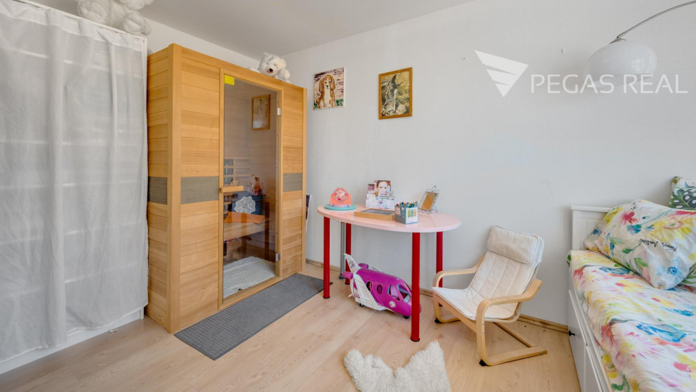 Rodinný dom s bazénom a veľkým pozemkom