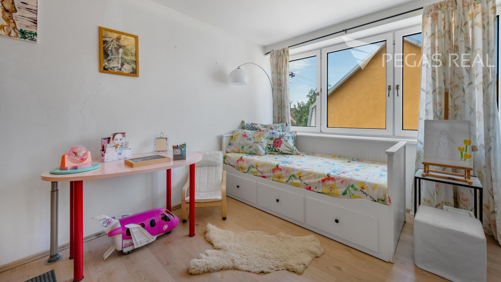 Rodinný dom s bazénom a veľkým pozemkom