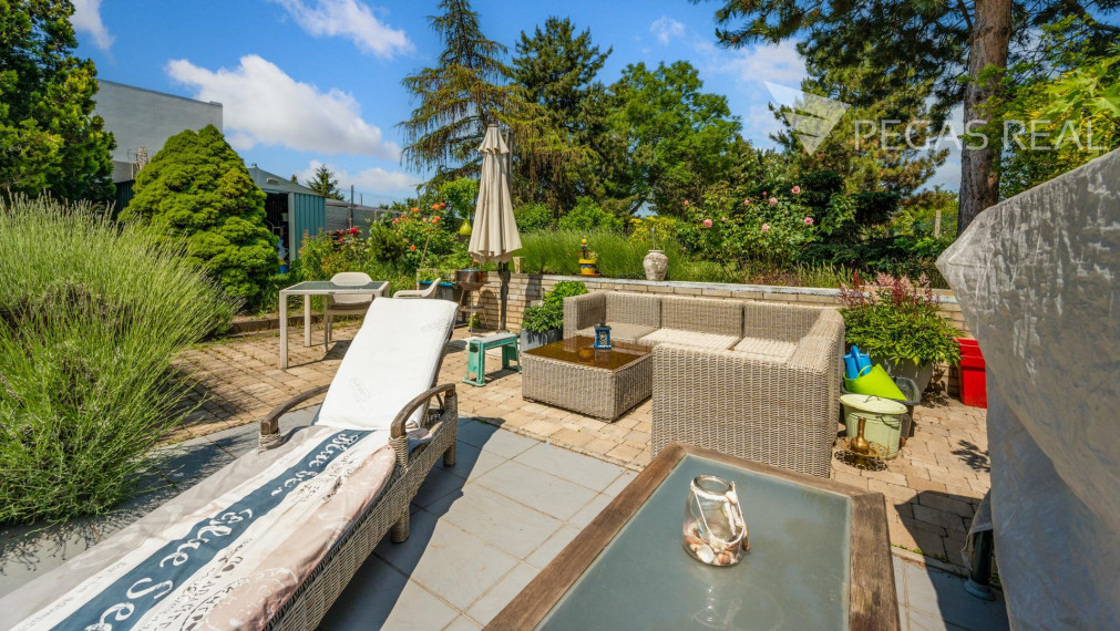 Rodinný dom s bazénom a veľkým pozemkom