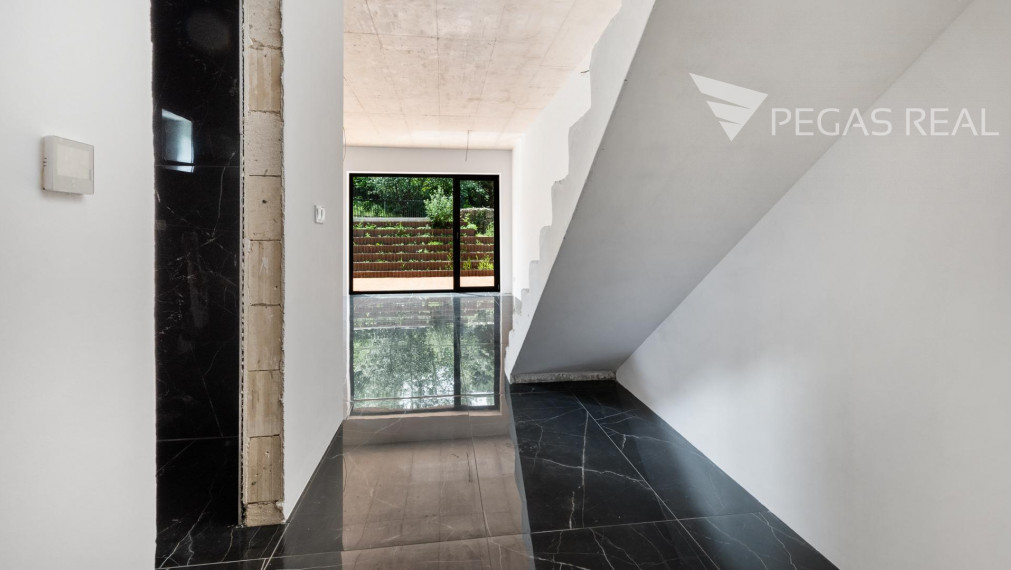 Nový 4 izbový rodinný dom s dvomi terasami