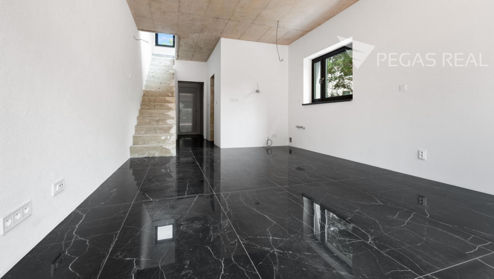 Nový 4 izbový rodinný dom s dvomi terasami